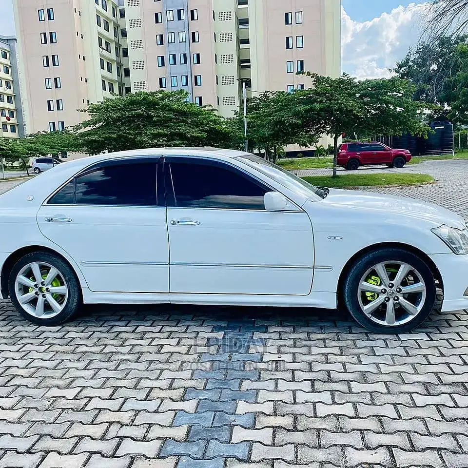 Toyota Crown 2006 White