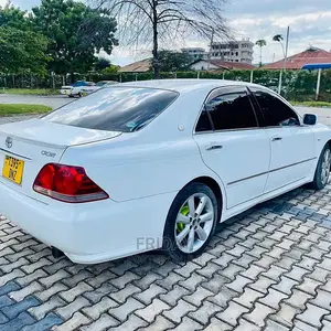Toyota Crown 2006 White