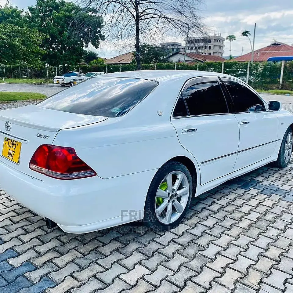 Toyota Crown 2006 White