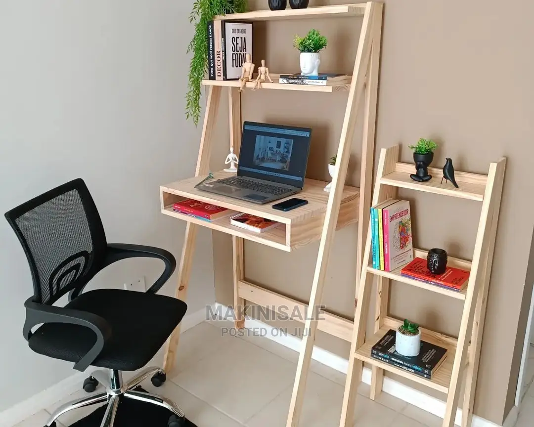Meza Na Shelf Ya Vitabu