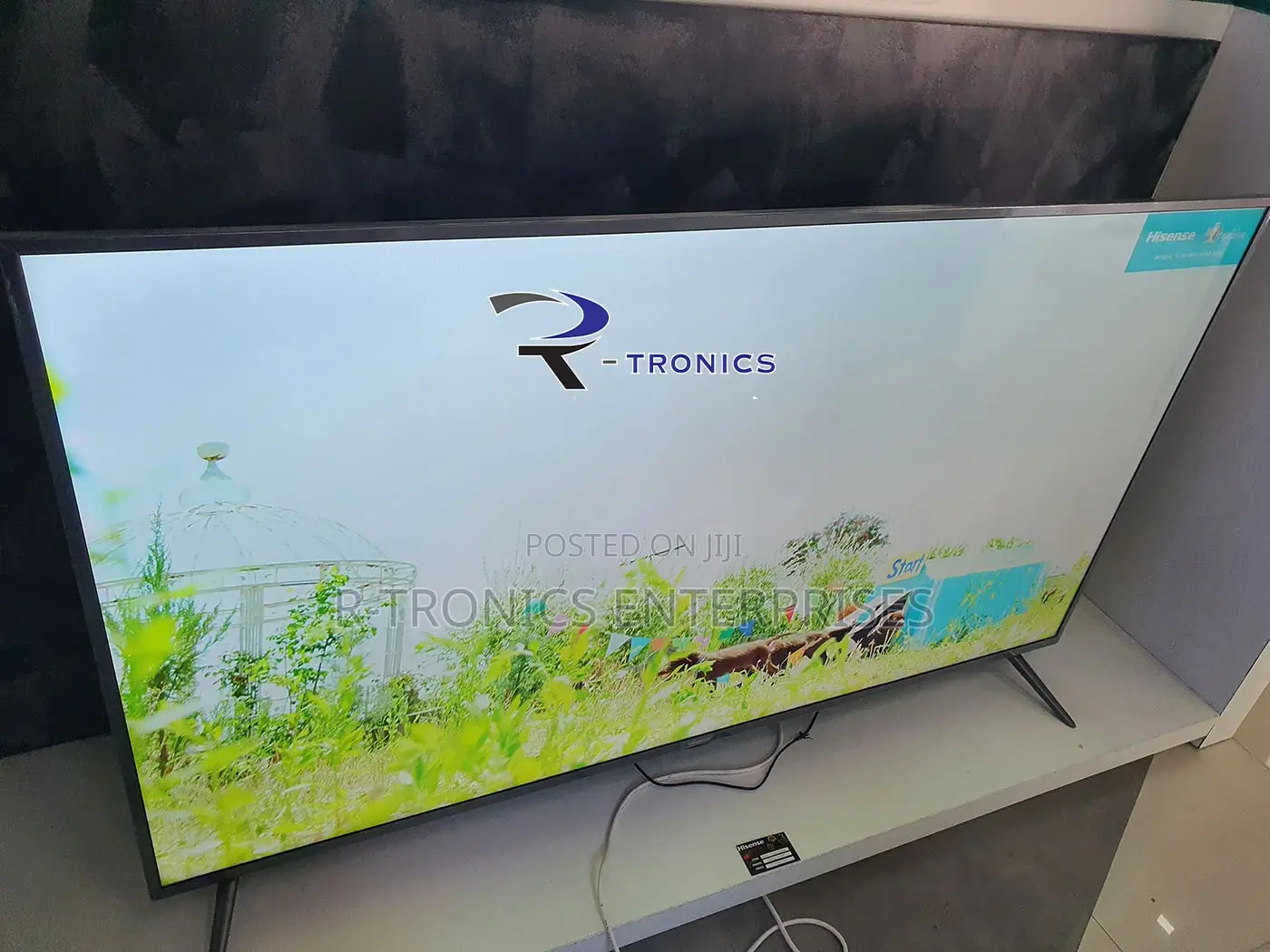 70′′Hisense Ultra HD Smart LED TV