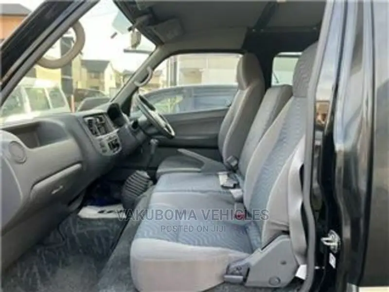 Nissan Caravan (Urvan) 2005 Black