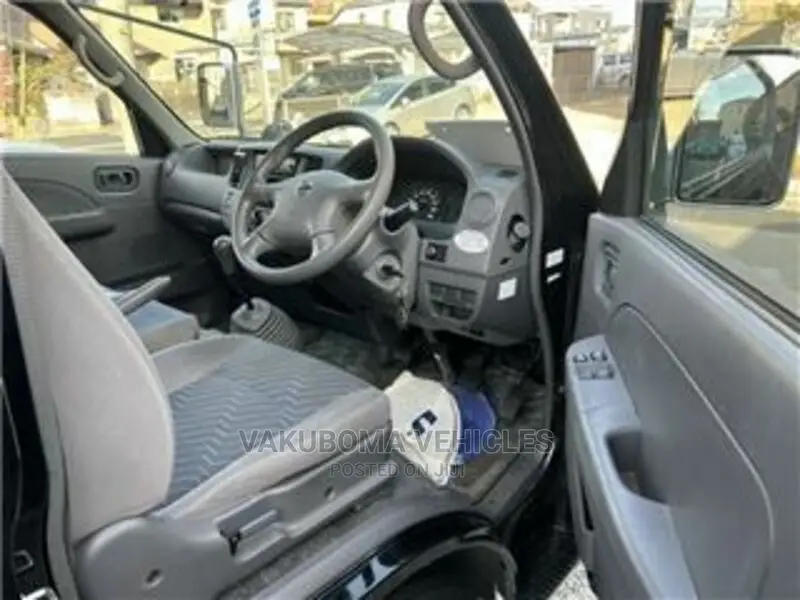 Nissan Caravan (Urvan) 2005 Black