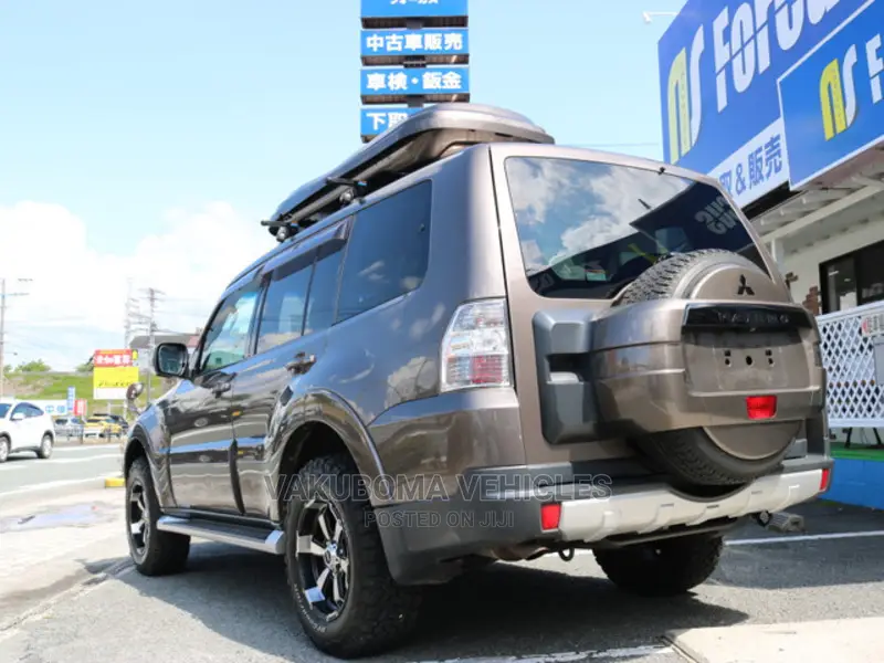 Mitsubishi Pajero 2009 Brown