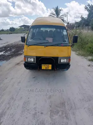 Toyota HiAce 1984 Orange