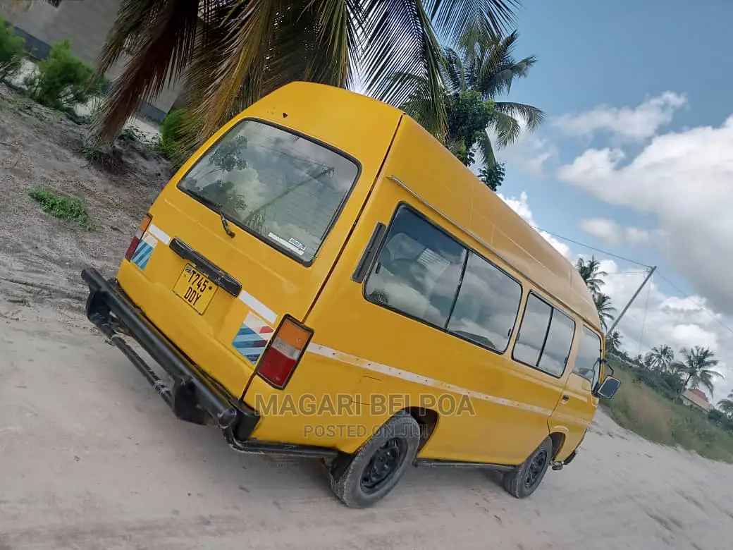 Toyota HiAce 1984 Orange
