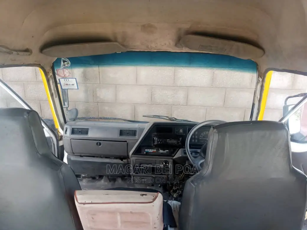 Toyota HiAce 1984 Orange