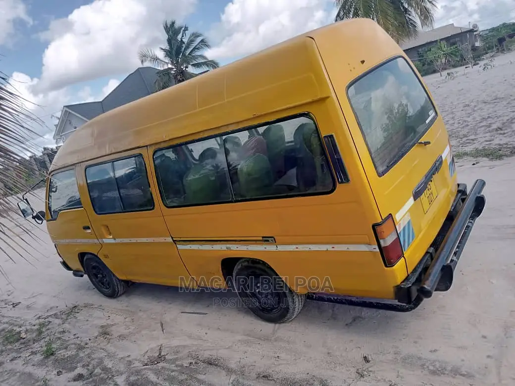 Toyota HiAce 1984 Orange