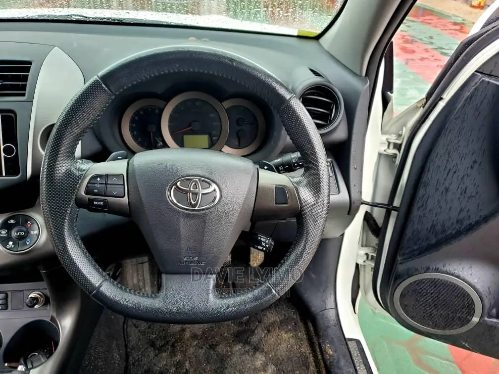 Toyota Vanguard 2012 Pearl