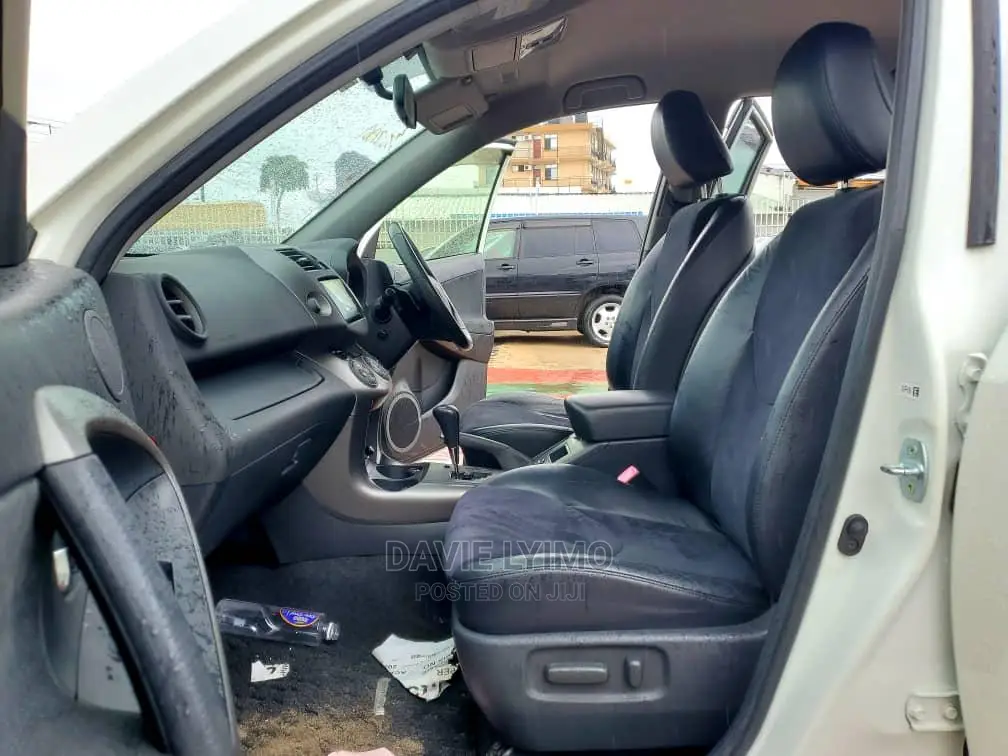 Toyota Vanguard 2012 Pearl