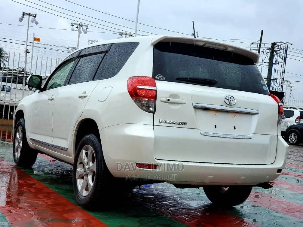 Toyota Vanguard 2012 Pearl