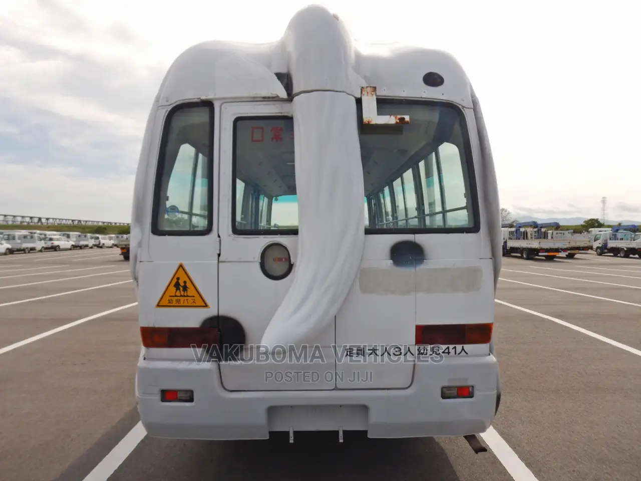 Mitsubishi Fuso Rosa 1997 White