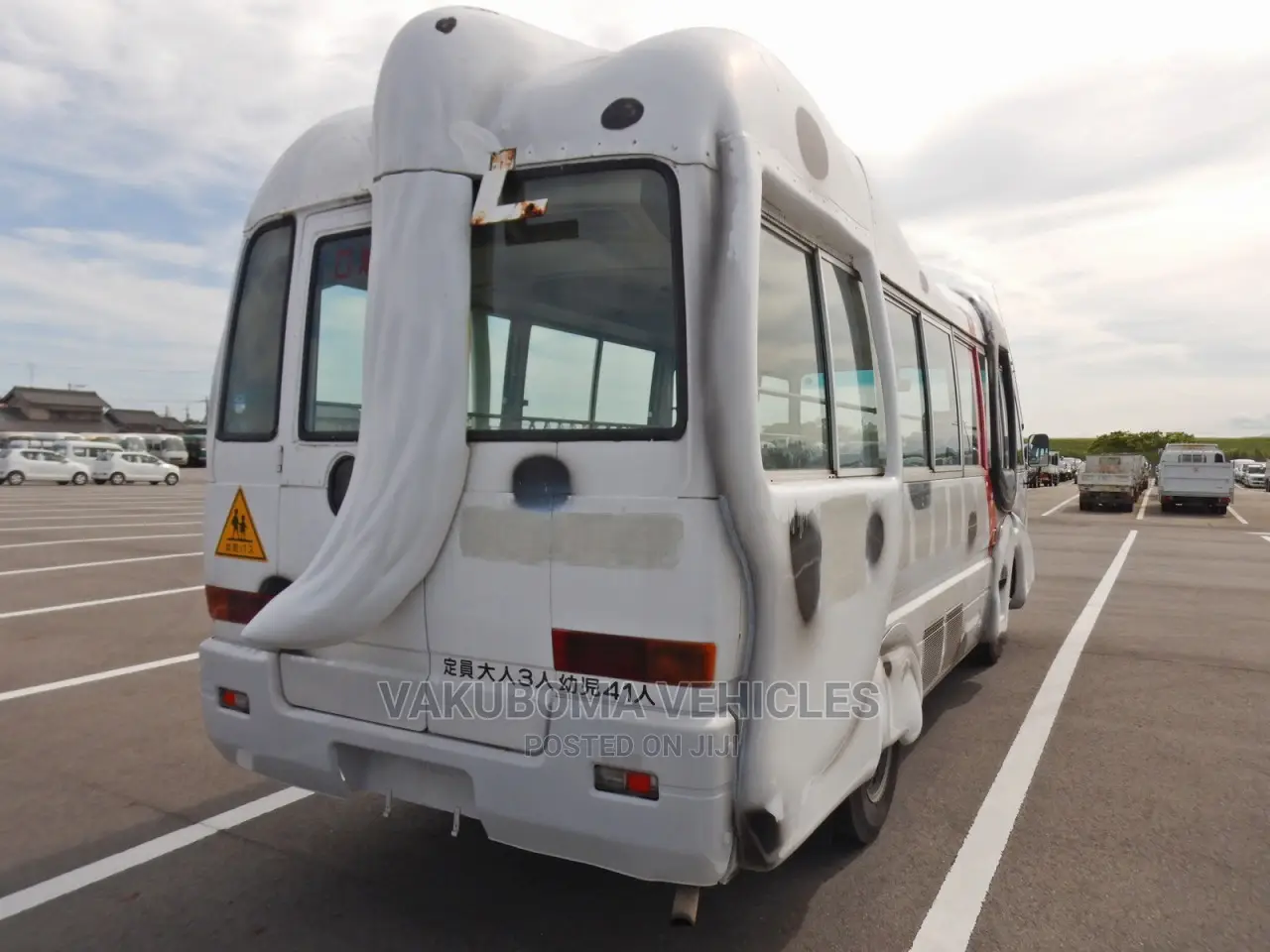 Mitsubishi Fuso Rosa 1997 White