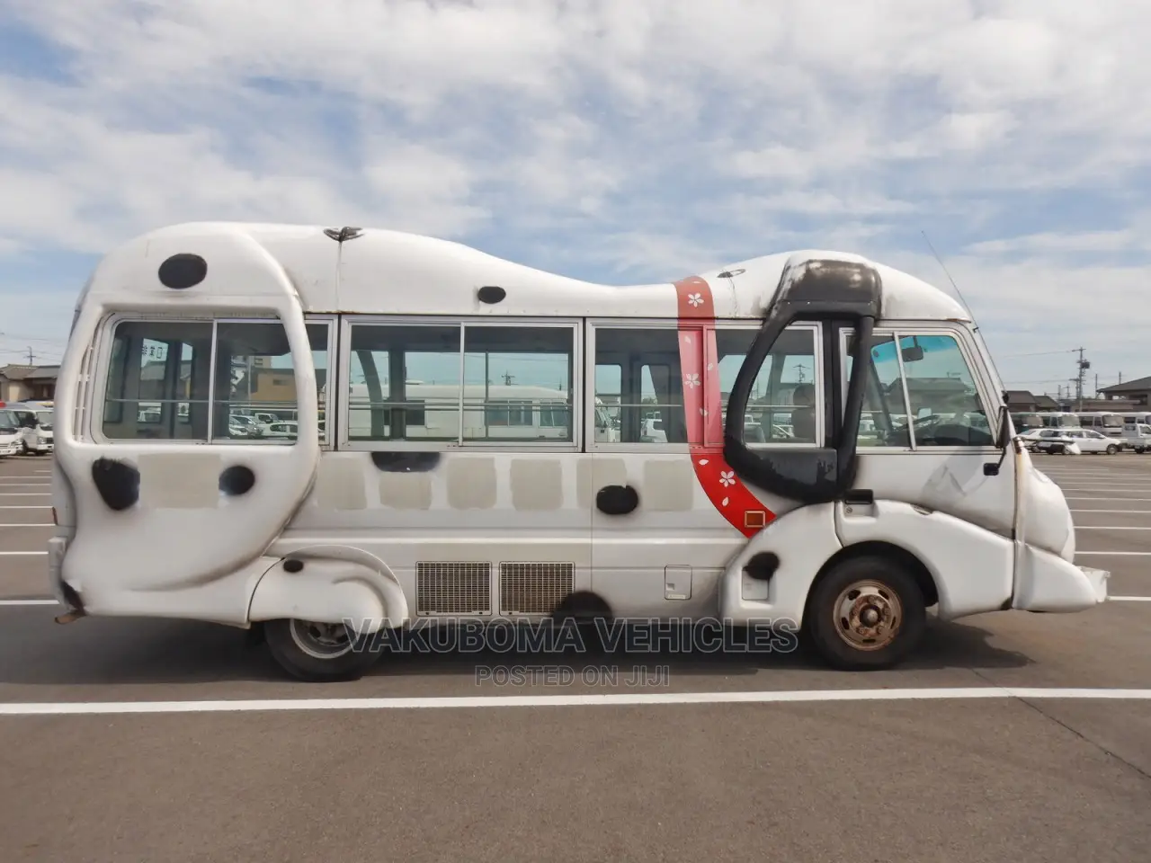 Mitsubishi Fuso Rosa 1997 White