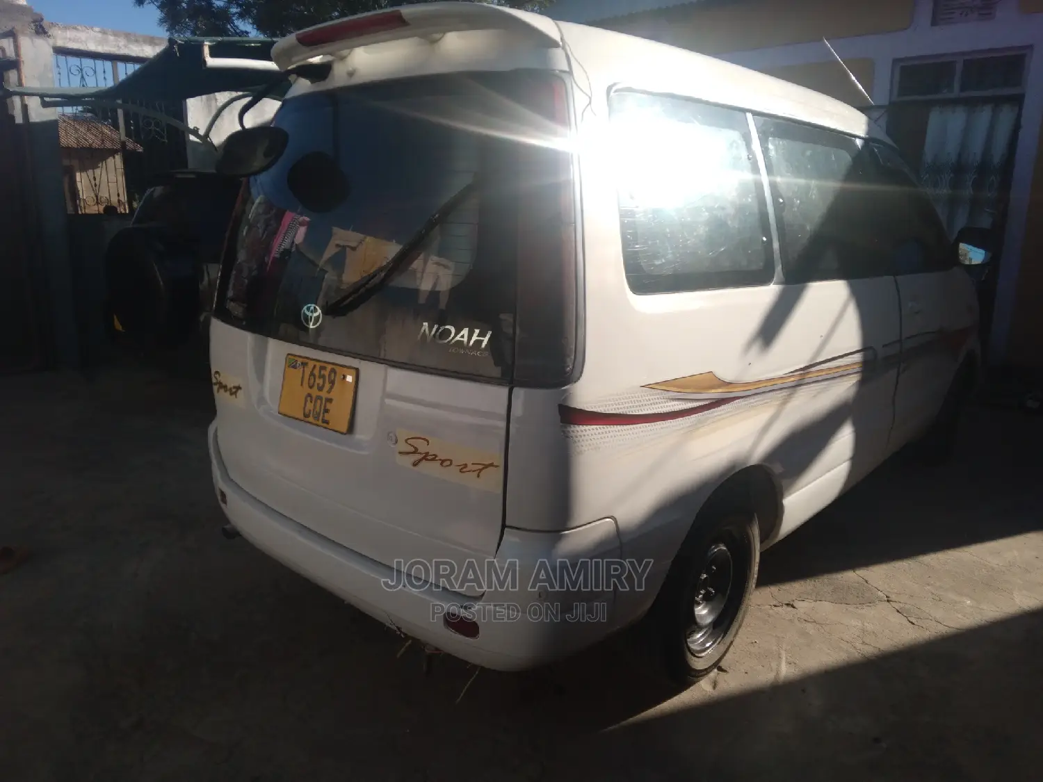 Toyota Noah 2.0 FWD (8 Seater) 2004 White