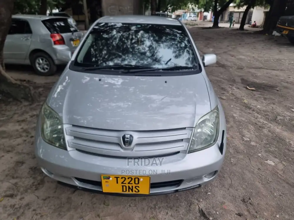 Toyota IST 2004 Silver