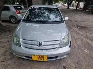 Toyota IST 2004 Silver