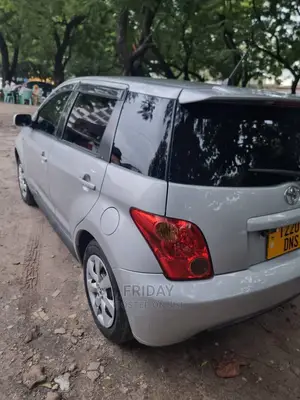 Toyota IST 2004 Silver