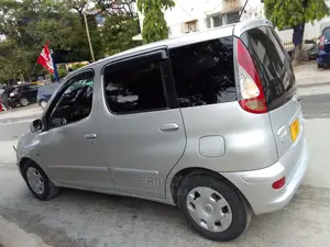 Toyota Fun Cargo 2004 Silver