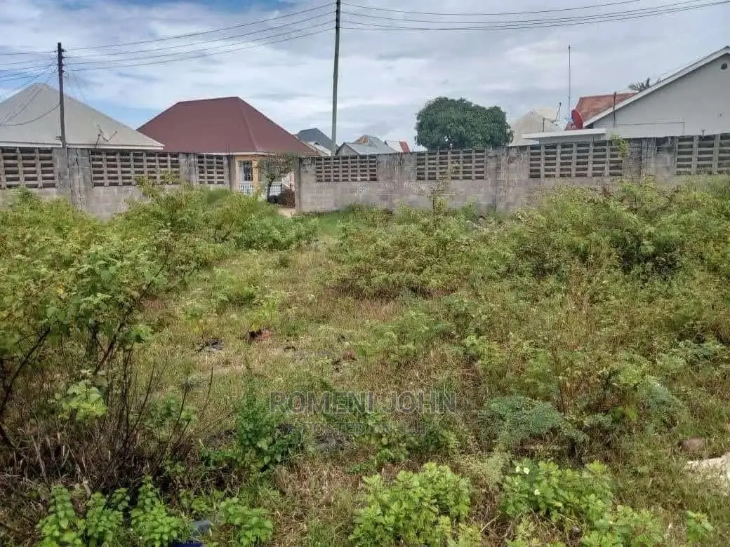 Eneo La Kibiashara Na Makazi Linauzwa Milioni 125 Tabata.