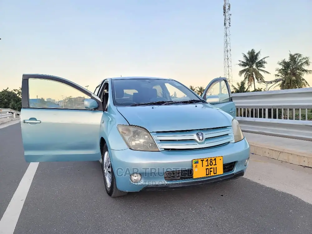 Toyota IST 2004 Beige