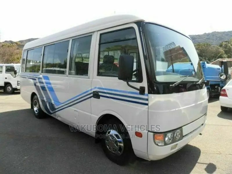 Mitsubishi Fuso Rosa 2000 White