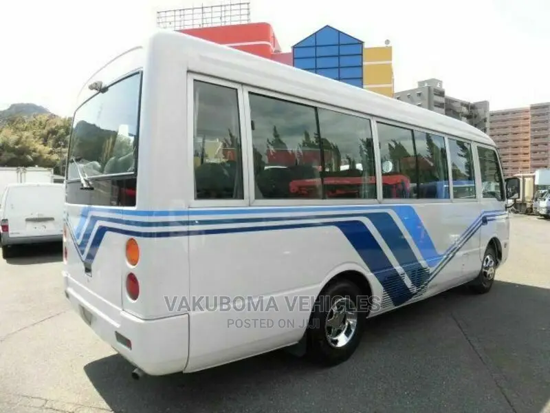 Mitsubishi Fuso Rosa 2000 White