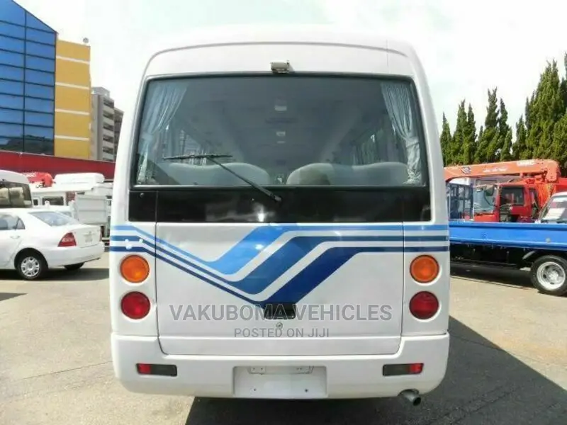 Mitsubishi Fuso Rosa 2000 White