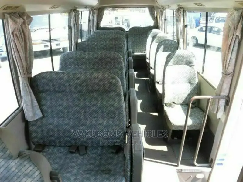 Mitsubishi Fuso Rosa 2000 White