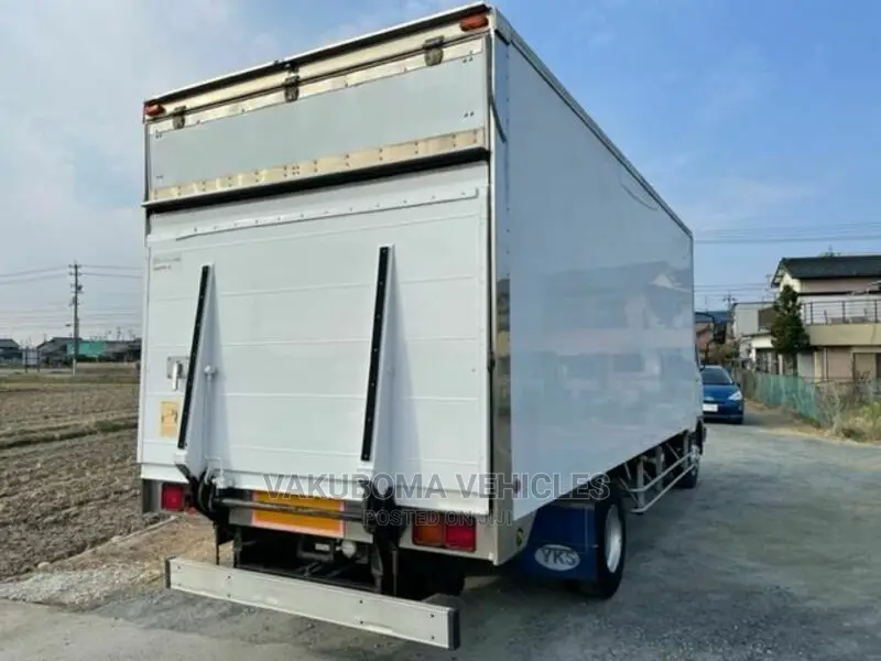 Mitsubishi Fuso Fighter Truck