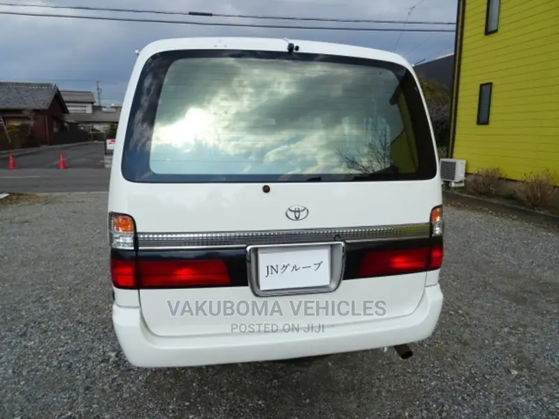 Toyota HiAce 2002 White