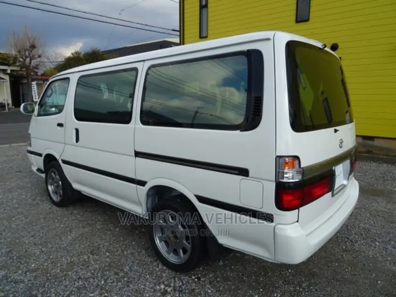 Toyota HiAce 2002 White