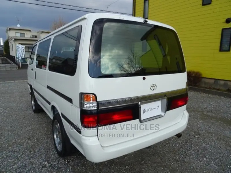 Toyota HiAce 2002 White