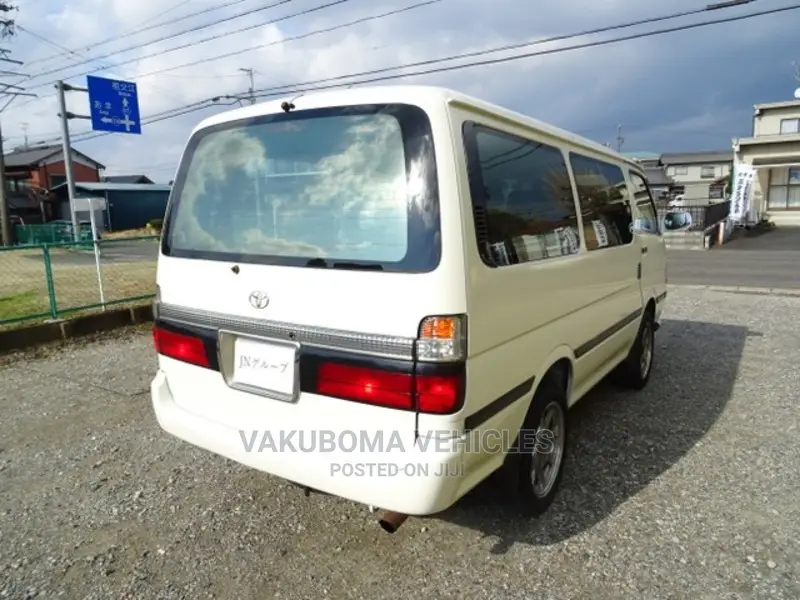 Toyota HiAce 2002 White
