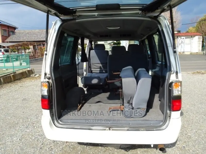 Toyota HiAce 2002 White