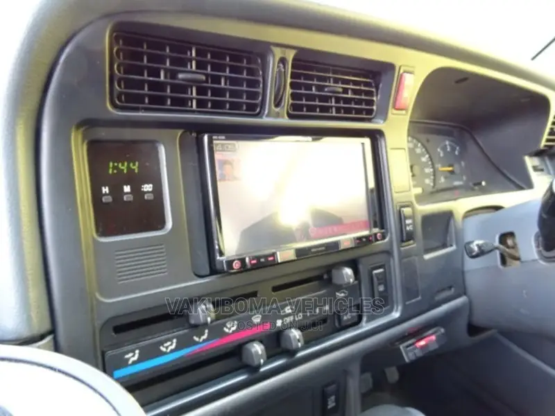 Toyota HiAce 2002 White