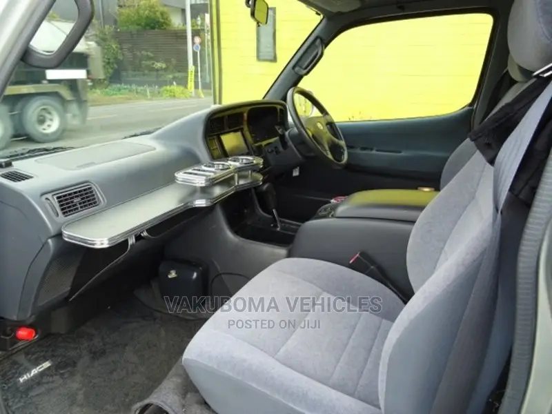Toyota HiAce 2002 White