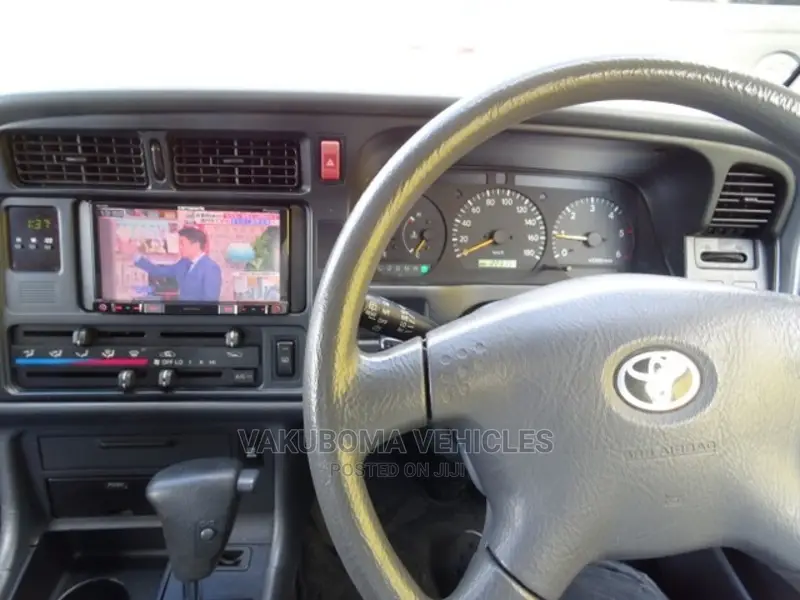 Toyota HiAce 2002 White