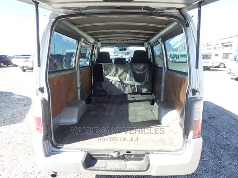 Nissan Caravan (Urvan) 2010 Silver