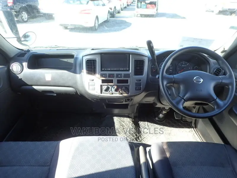 Nissan Caravan (Urvan) 2010 Silver