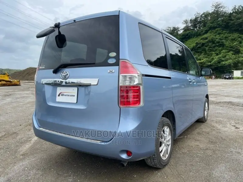 Toyota Noah 2008 Blue