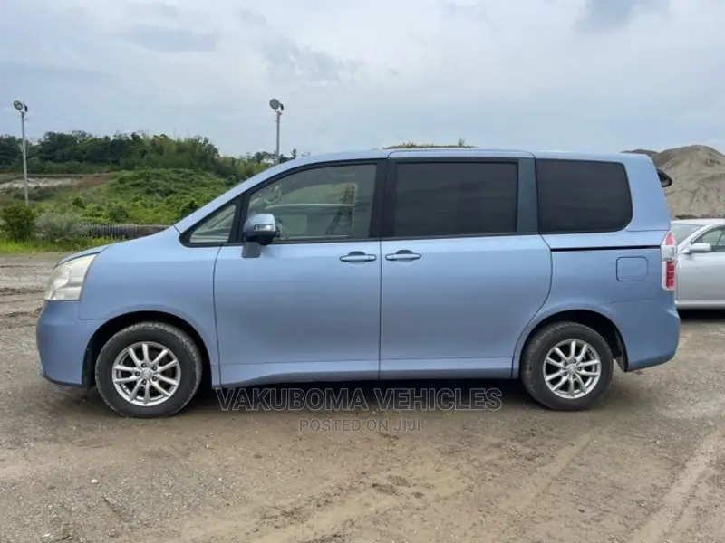 Toyota Noah 2008 Blue