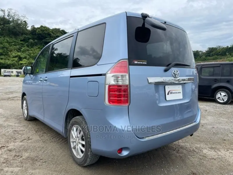 Toyota Noah 2008 Blue