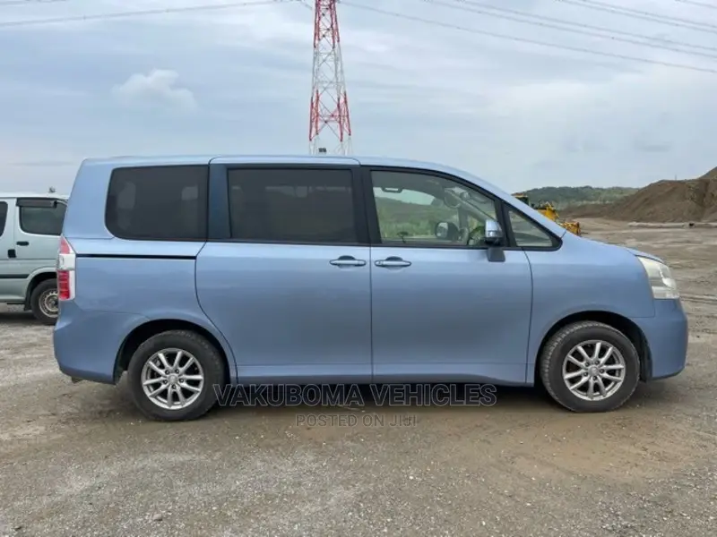 Toyota Noah 2008 Blue