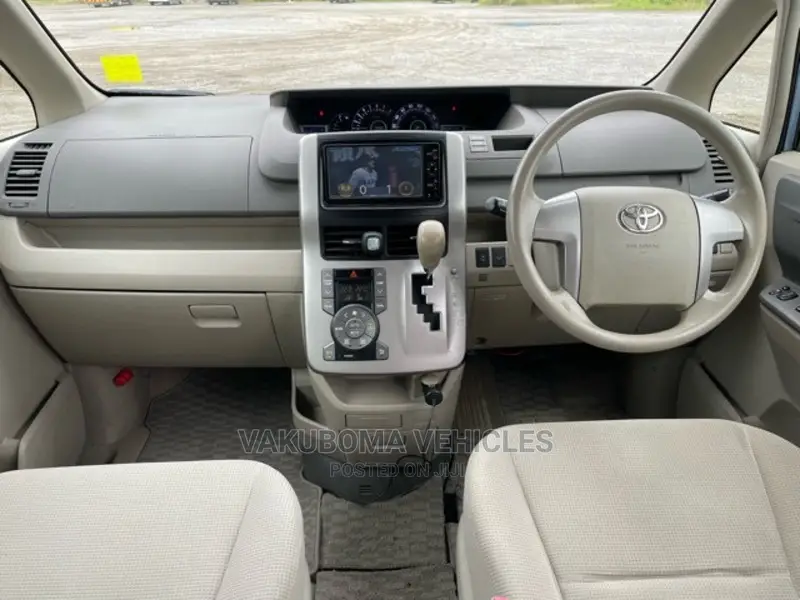 Toyota Noah 2008 Blue