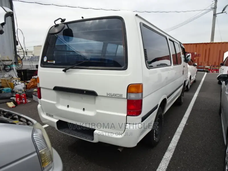 Toyota HiAce 2003 White