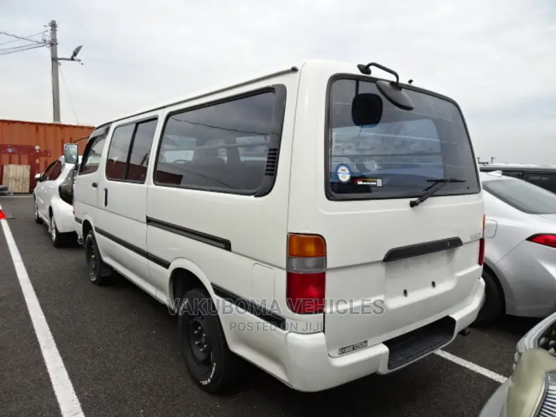 Toyota HiAce 2003 White