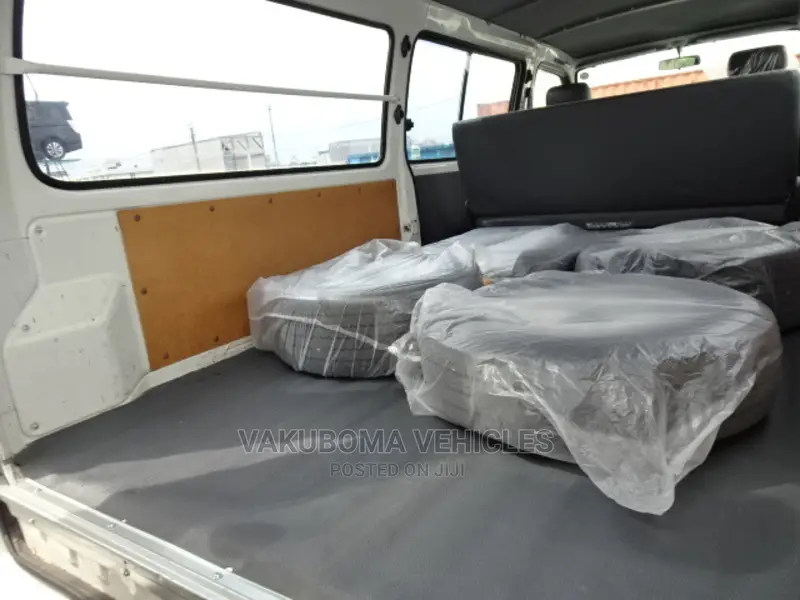 Toyota HiAce 2003 White