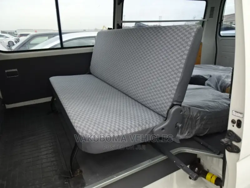 Toyota HiAce 2003 White