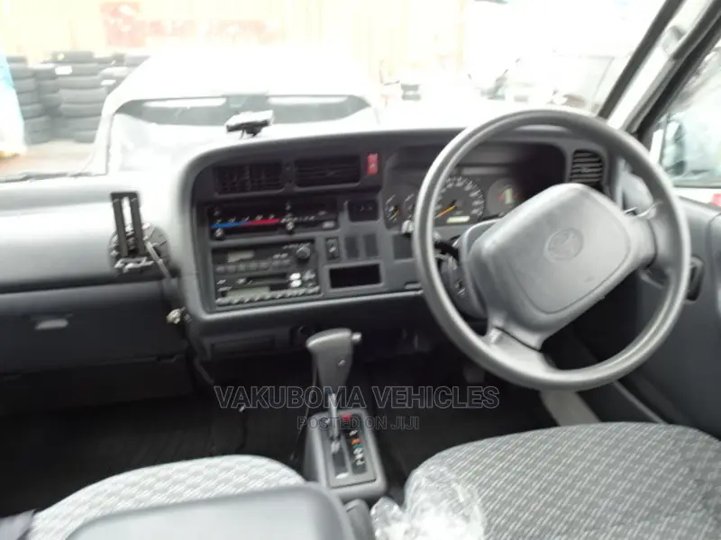 Toyota HiAce 2003 White
